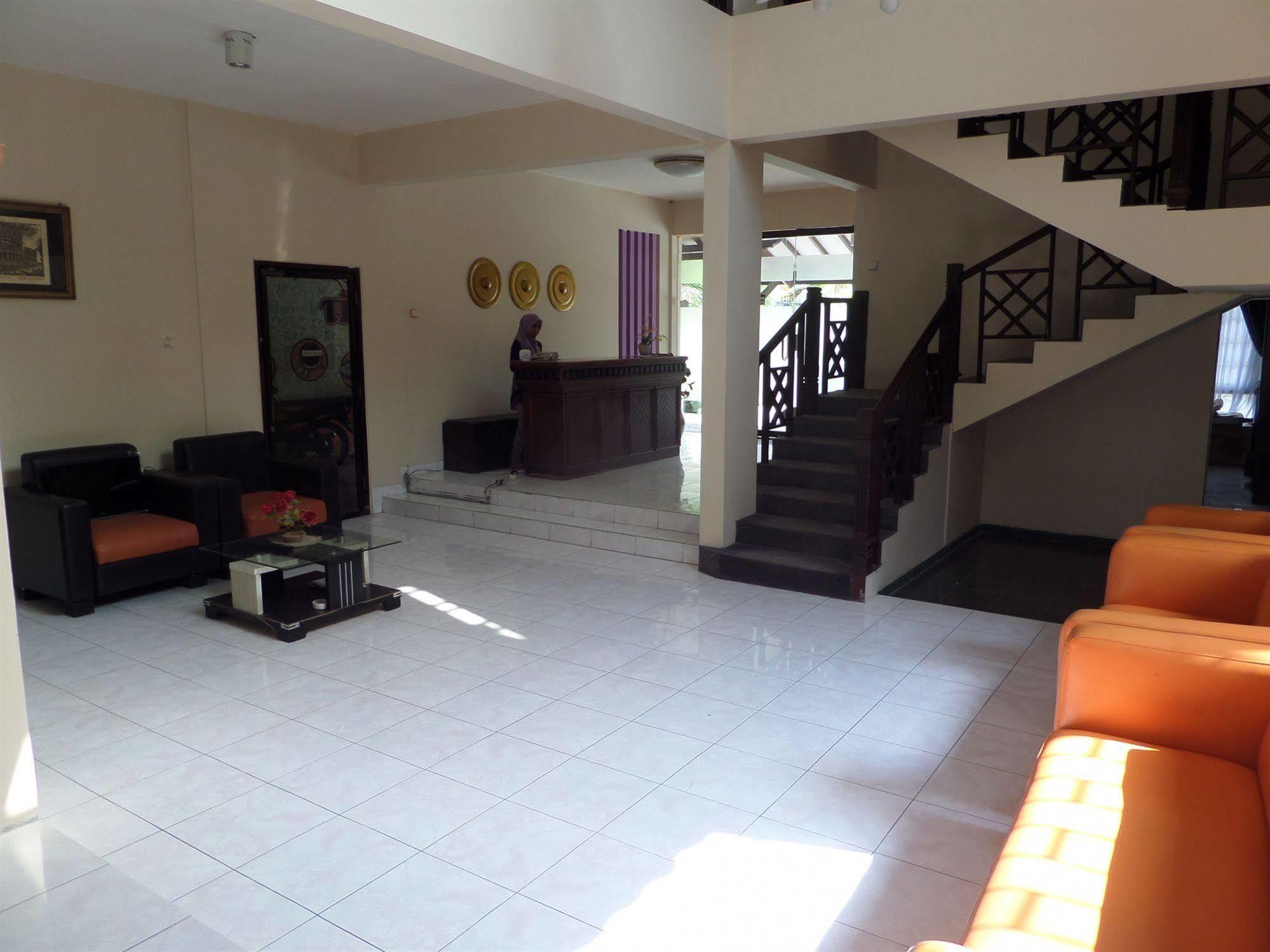 Oyo 201 Emdi House Timoho Hotel Jogjakarta Buitenkant foto