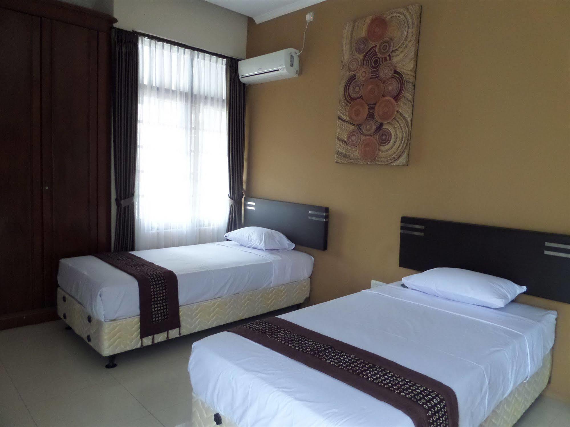 Oyo 201 Emdi House Timoho Hotel Jogjakarta Buitenkant foto