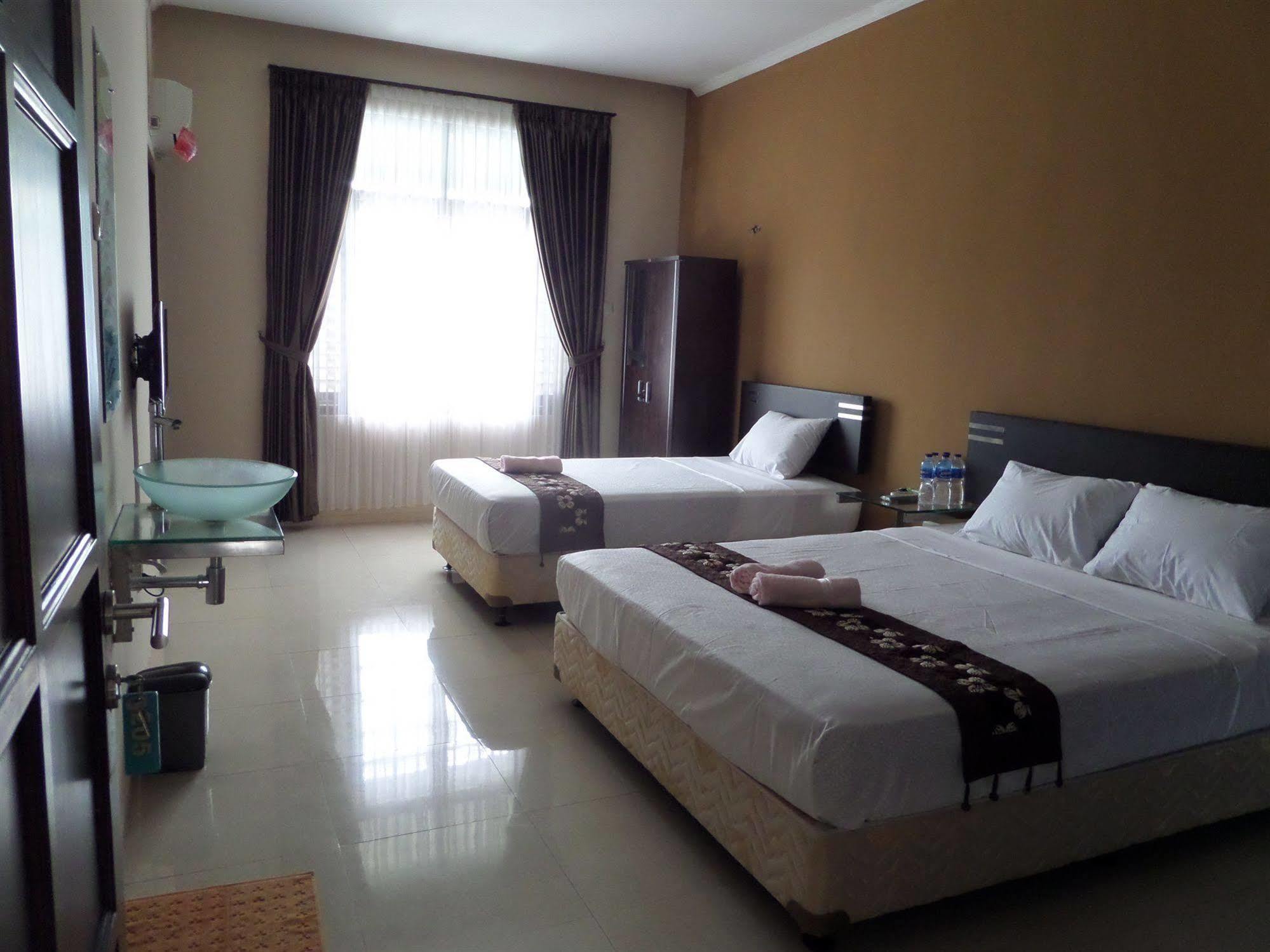 Oyo 201 Emdi House Timoho Hotel Jogjakarta Buitenkant foto